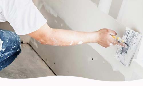 Prepare your damaged walls and interior by plastering them with our interior painting services in Dubai.